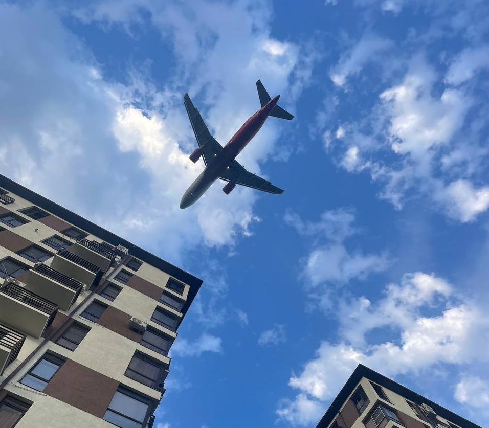 photo_5399834164334814835_y