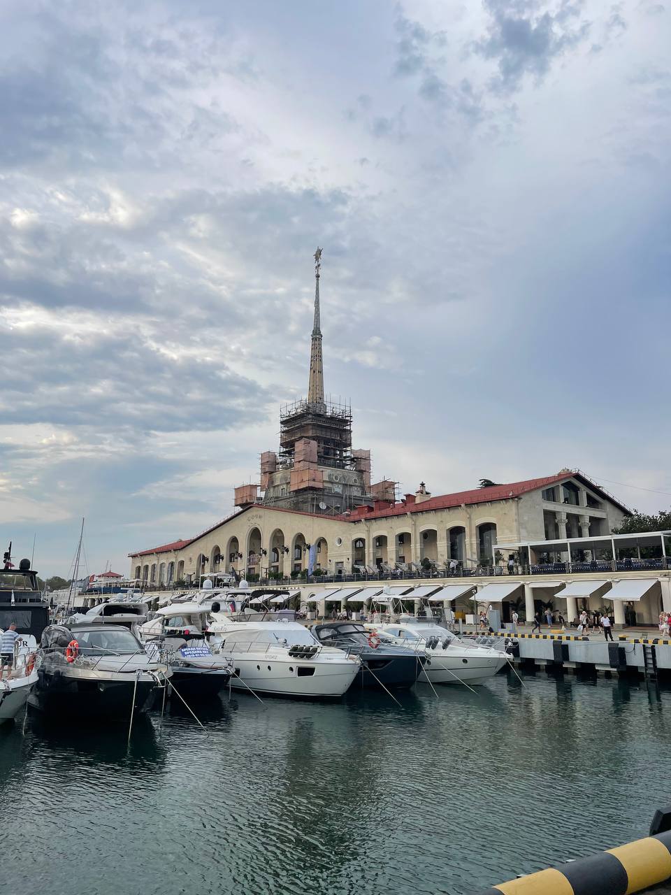 photo_5399834164334814843_y