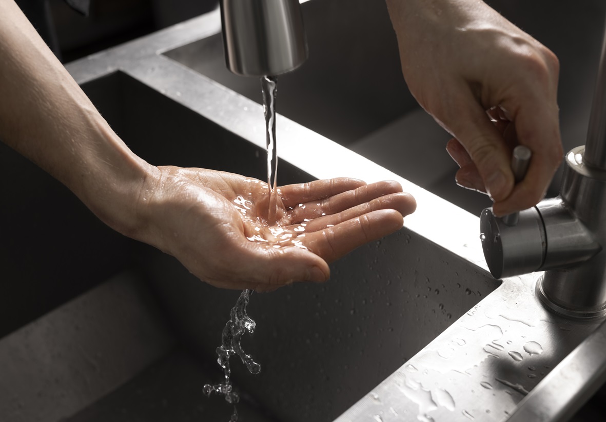 close-up-hygienic-hand-washing-12