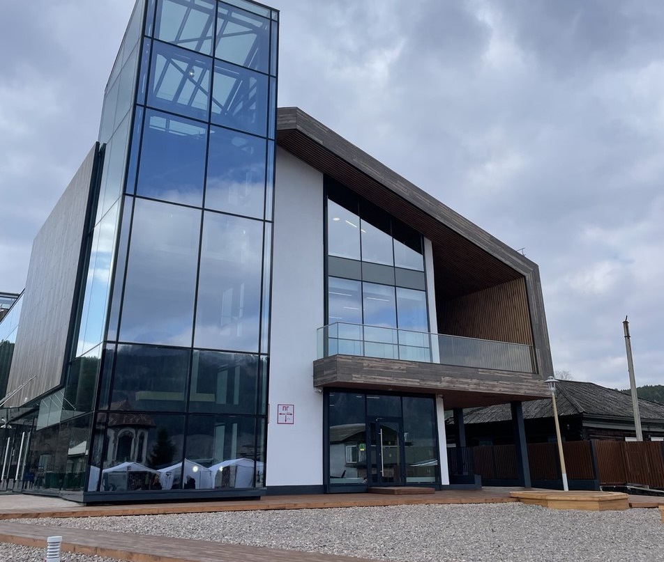 photo_5287600866389520390_y