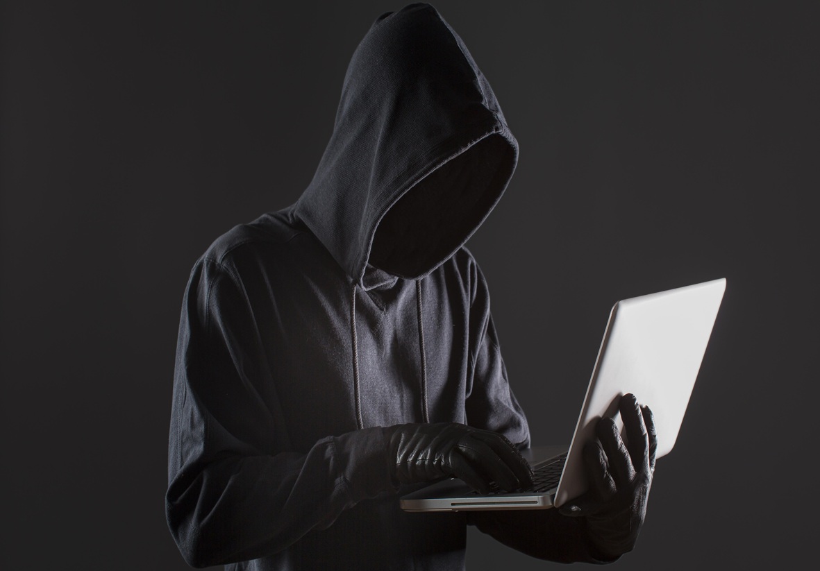 side-view-male-hacker-with-gloves-laptop-6