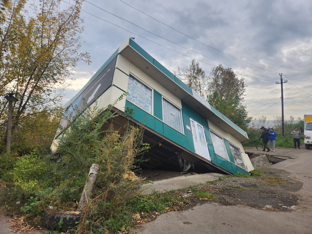 photo_5373231944357247313_y