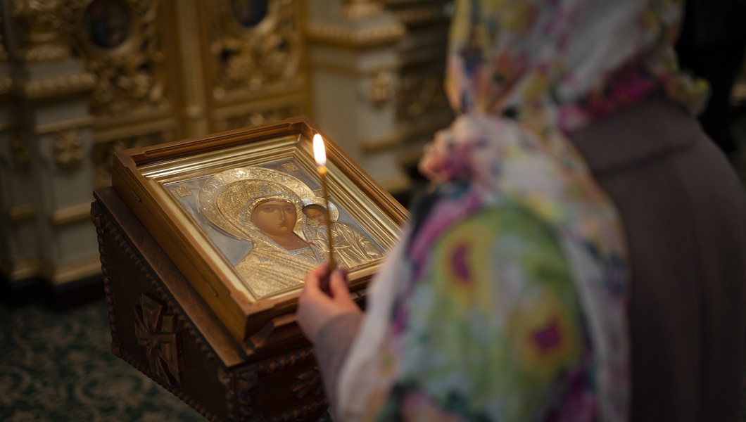woman-praying-church-religious-pilgrimage-1-